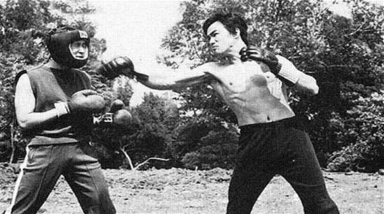 Bruce Lee intercepting with a straight lead to stop an attacker 